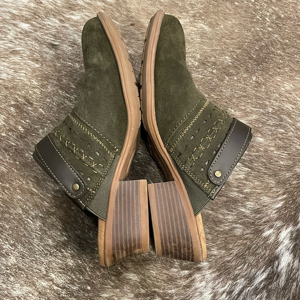 Earth Origins Cady Gray Suede Slip On Shoes Mule Clog  Womens Size 8M